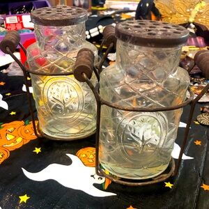 VINTAGE SHAKERS 2 shown during live sale